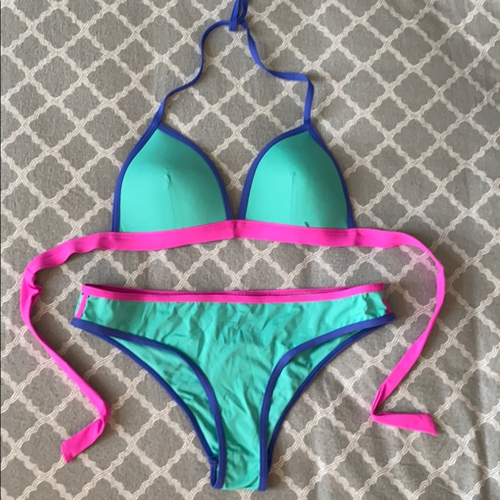 🌿 Colour Block Bikini - Picture 1 of 1